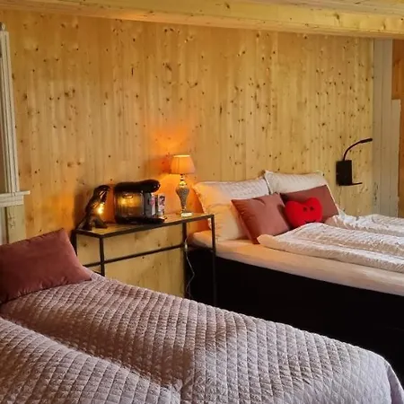 Rodseth Gardsovernatting Familierom Gasthuis Molde