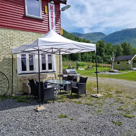 Rodseth Gardsovernatting Familierom Konukevi