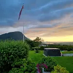 Rodseth Gardsovernatting Familierom Casa de hóspedes Molde