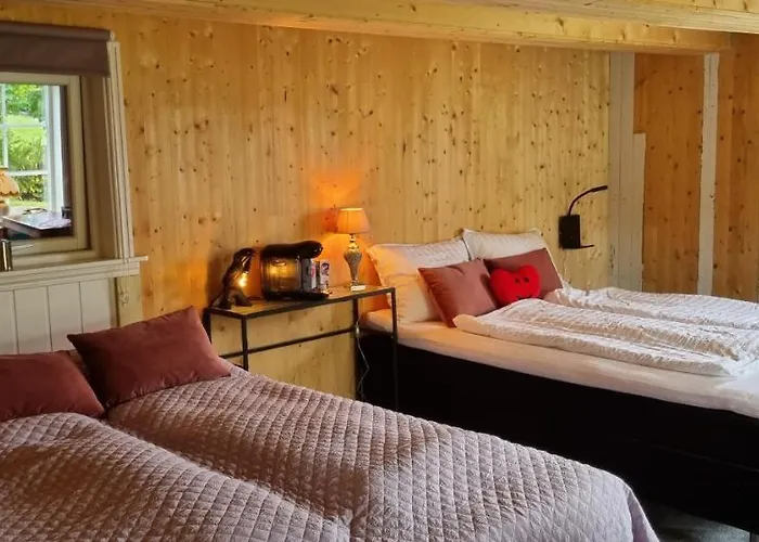 Rødseth Gårdsovernatting Familierom Gjestgiverier Molde